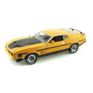  1971 Ford Mustang Mach 1 1/18 Yellow / Gold Toys & Games