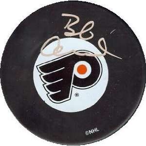  Bobby Clarke autographed Hockey Puck (Philadelphia Flyers 