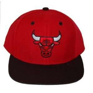 Tone NBA Chicago Bulls Logo Snapback Hat Cap   2 Tone Red Black 