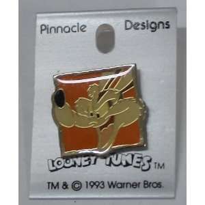    Vintage Enamel Pin Looney Tunes Wile E Coyote 