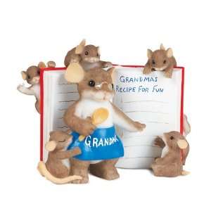   Tales Grandma Mouse with recipe book Figurine 2.75