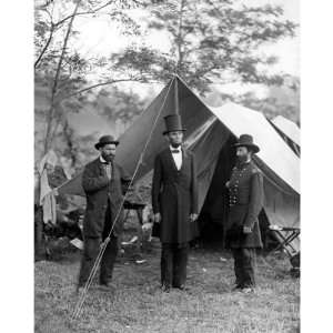  President Lincoln with Allan Pinkerton and Gen. John 