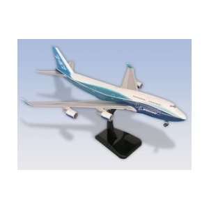    Hogan Wings B 747 400 1/200 W/GEAR Model Airplane Toys & Games