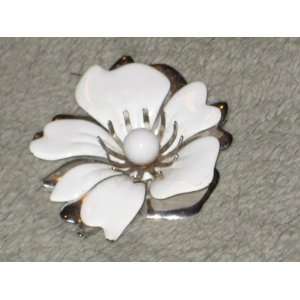 Vintage Sarah Coventry White Enamel & Silver Tone 2 1/2 Inch Brooch 
