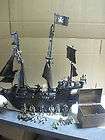 PIRATES OF THE CARIBBEAN BLACK PEARL PLAY SET WITH MEN 