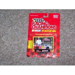  RACING CHAMPIONS 1/64 1997 White rain #32 Toys & Games