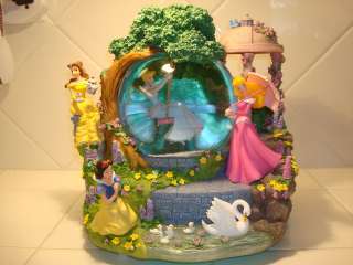 Disney ~ Princesses ~ Large, Animated, Musical Snow Globe ~ w/ Box 