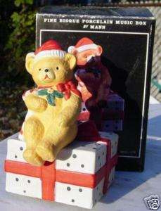 1982 SEYMOUR MANN MUSIC BOX TEDDY BEAR Sit on PRESENT  