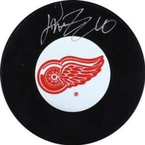  Henrik Zetterberg Autographed Puck   Autographed NHL Pucks 