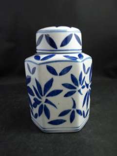 China Blue Fine Porcelain Seymour Mann Ginger Jar Leaf Pattern  