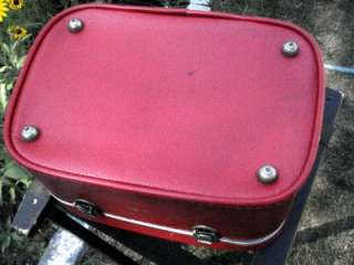 VINTAGE LUGGAGE RED VINYL TRAINCASE CARRYON MONOGRAM JB  