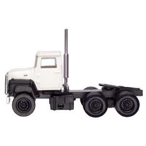  N 1984 Ford 9000 Tractor White/Black (2) Toys & Games