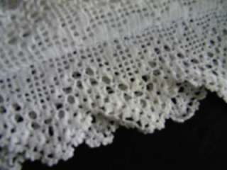 ANTIQUE IRISH LINEN LACE TABLECLOTH 44X 44in (T15)  