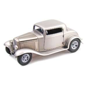  1932 Ford Three Window Real Steel #2 1/18 Toys & Games