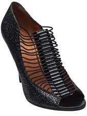 Womens designer fashion   from Hu’s Shoes   farfetch 