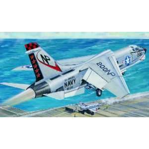   SCALE MODELS   1/32 F8J Crusader US Navy Fighter (Plastic Models