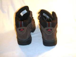 MENS WATERPROOF EMS BROWN & BLACK HIKING/ TRAIL BOOTS (SIZE 7.5 M 