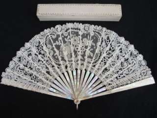 ANTIQUE MOTHER OF PEARL MOP & BRUSSELS LACE FAN c1890  