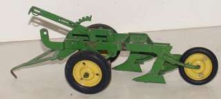 VINTAGE JOHN DEERE FARM 2 BOTTOM PLOW TOY ESKA TRU SCALE NICE ONE 