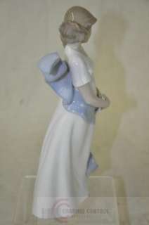 NAO By Lladro   Kissed By The Wind #1425  
