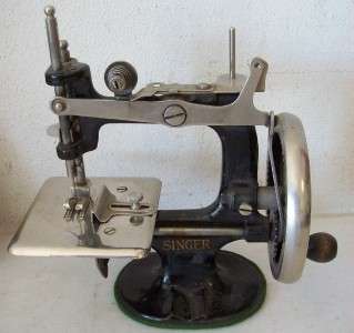 Singer Sewing Machine No. 20 Childs Antique Toy w/Accessories Manual 