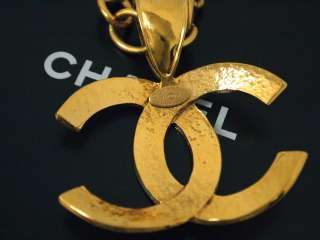 Vintage CHANEL XL JUMBO Massive Pendant Top Long Chain Necklace Gold 